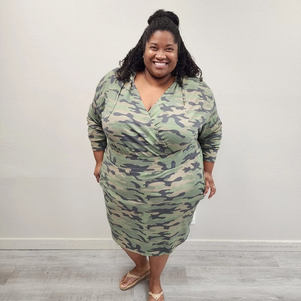 Ashley Stewart Green Camo Hooded Midi Dress - New - Size 30/32
